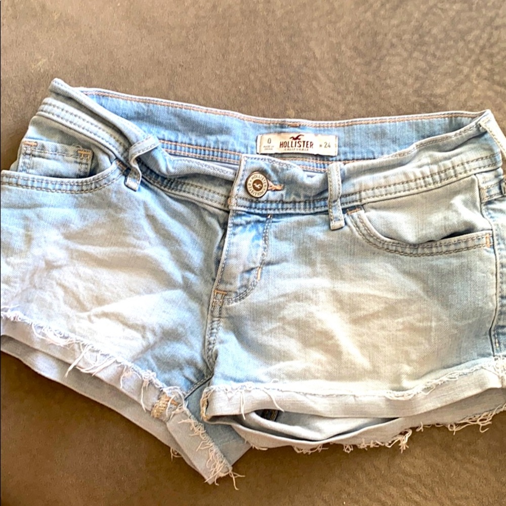 Hollister shorts light wash!